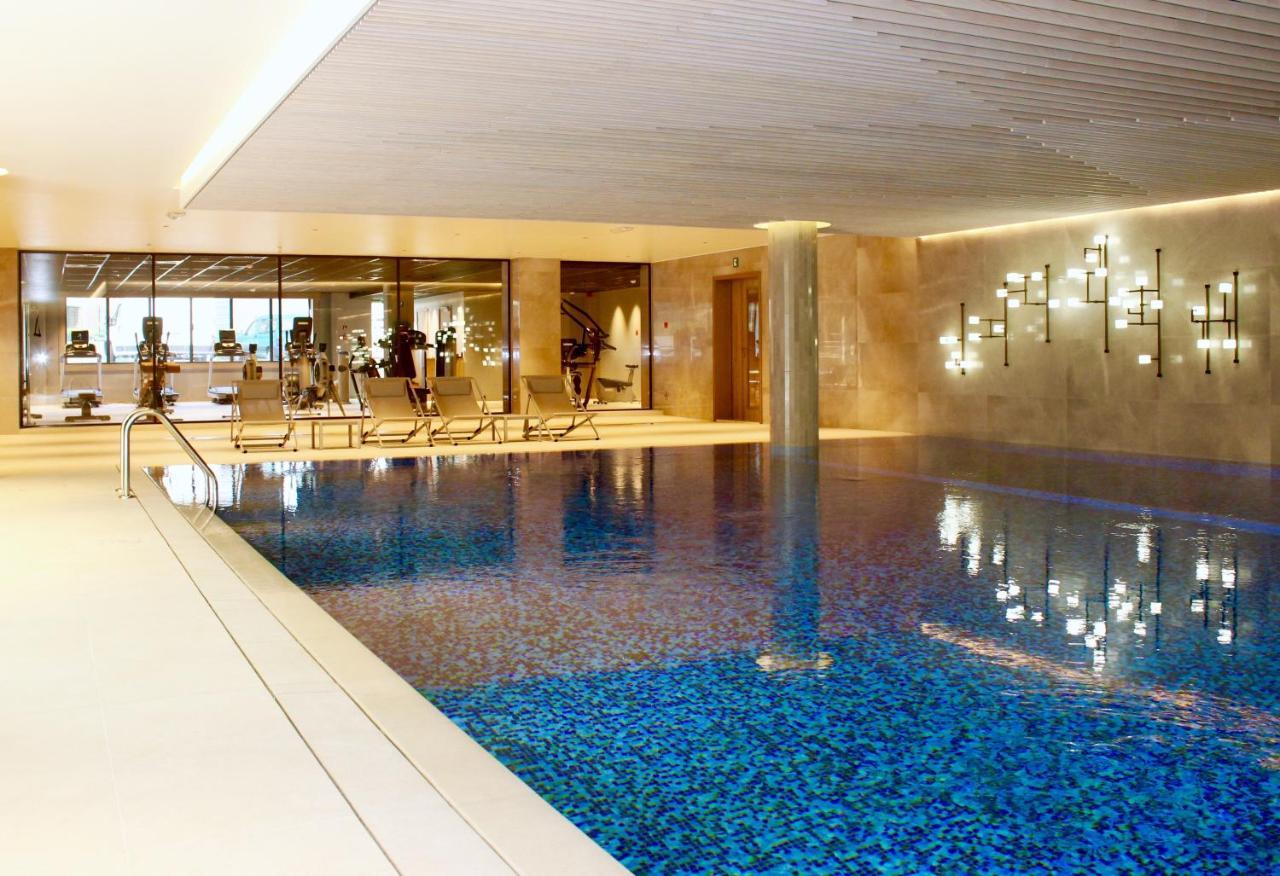 Tangla Hotel Брюссель Экстерьер фото The swimming pool at The Landmark