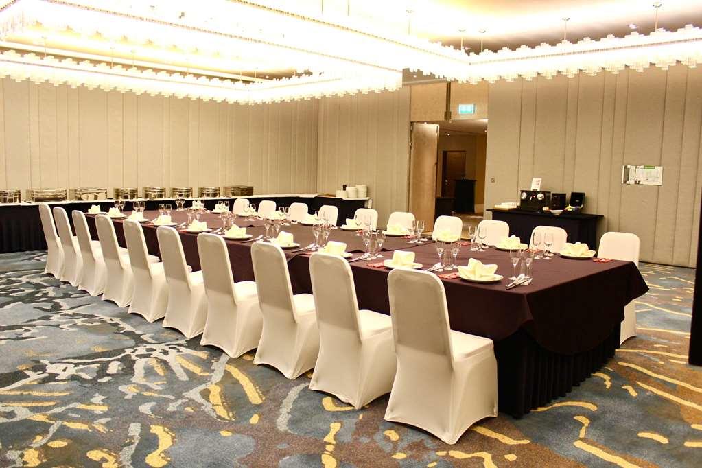Tangla Hotel Брюссель Удобства фото A banquet hall