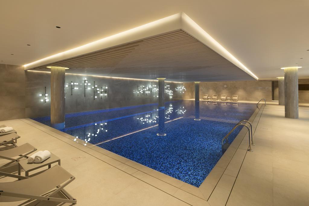 Tangla Hotel Брюссель Экстерьер фото The swimming pool at The Dorchester